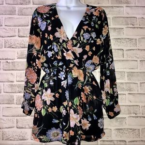 🦋The Hanger Floral Short Romper, Sz. S